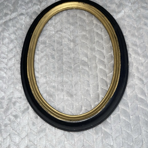 The Unbranded Brand Other - Vintage Oval Wood Picture Frame 5x7 Traditional Classic Ebony Color Gold Trim